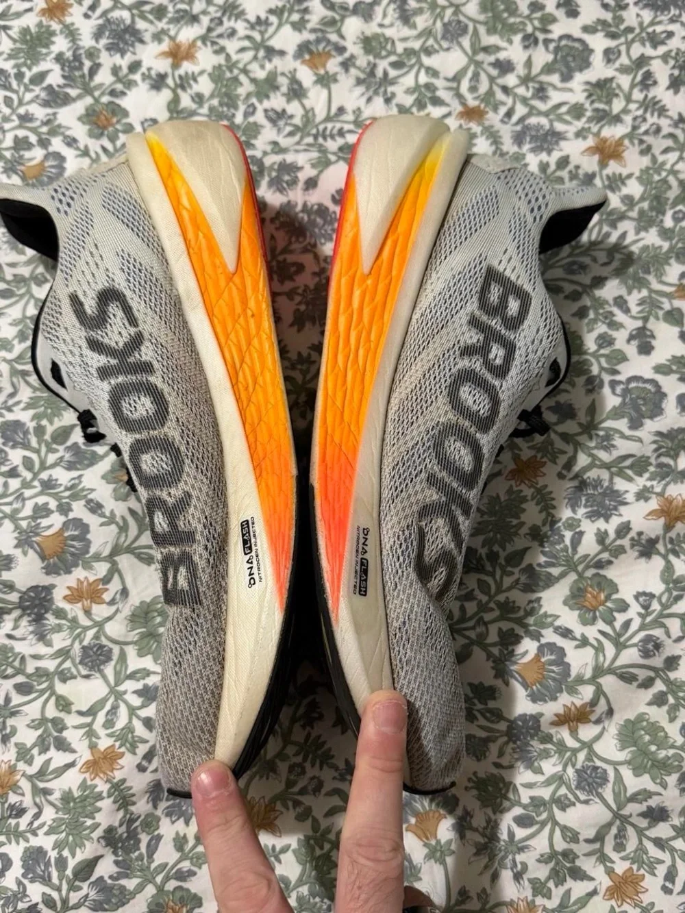 Men’s Brooks Hyperion GTS 2 Illusion Coral Black Running Shoes Size 11.5